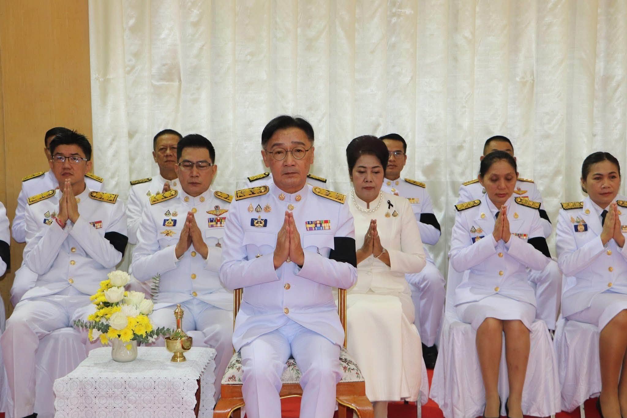 title - ส.ป.ก.ยโสธร ร่วมพิธีเจริญพระพุทธมนต์ อธิษฐานภาวนาขอพรและทำบุญตักบาตรเพื่อถวายเป็นพระราชกุศล แด่พระบาทสมเด็จพระเจ้าอยู่หัว เนื่องในโอกาสวันเฉลิมพระชนมพรรษา และประกอบพิธีถวายสัตย์ปฏิญาณ เพื่อเป็นข้าราชการที่ดี